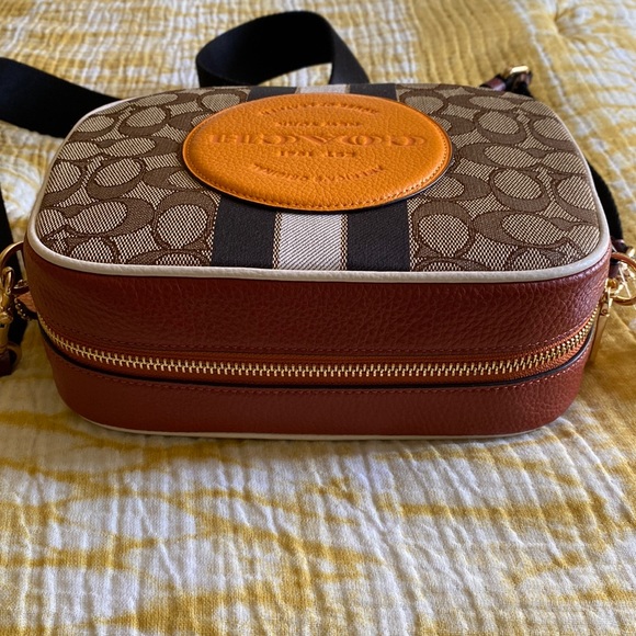 Coach Signature Jacquard Dempsey Crossbody Khaki Sunbeam - Picture 4 of 11